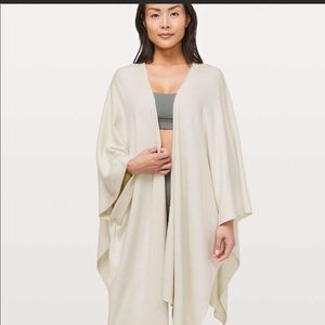 Lululemon Feel to coat wrap